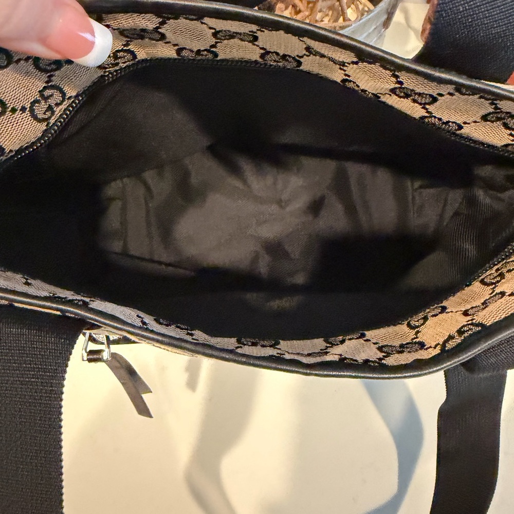 Gucci Black and Beige Bag - Like New! Comes with Authentication Paper! - Picture 4 of 14